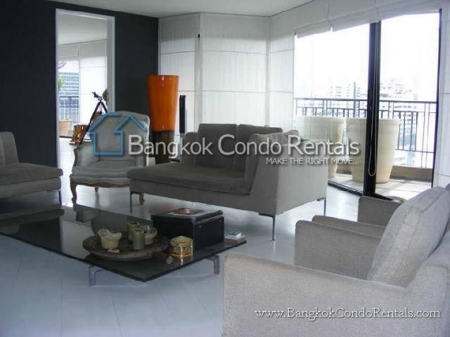 3 Bedrooms Apartment Phromphong