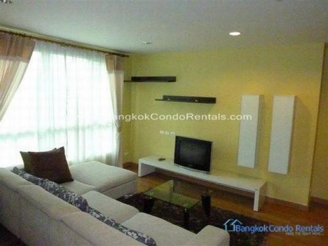 Spacious 2 Bed Condo Near Skytrain